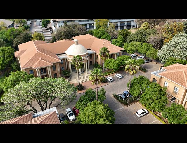 4,790M² OFFICE FOR SALE IN BRYANSTON